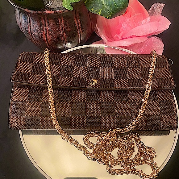 Louis Vuitton Handbags - Louis Vuitton Damier Sarah Long Bifold Wallet